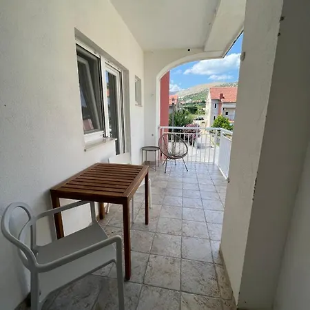 Zora Apartment